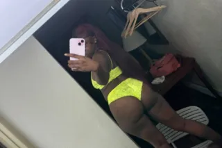 can you make this pussy squirt 💦💫 - Image 3